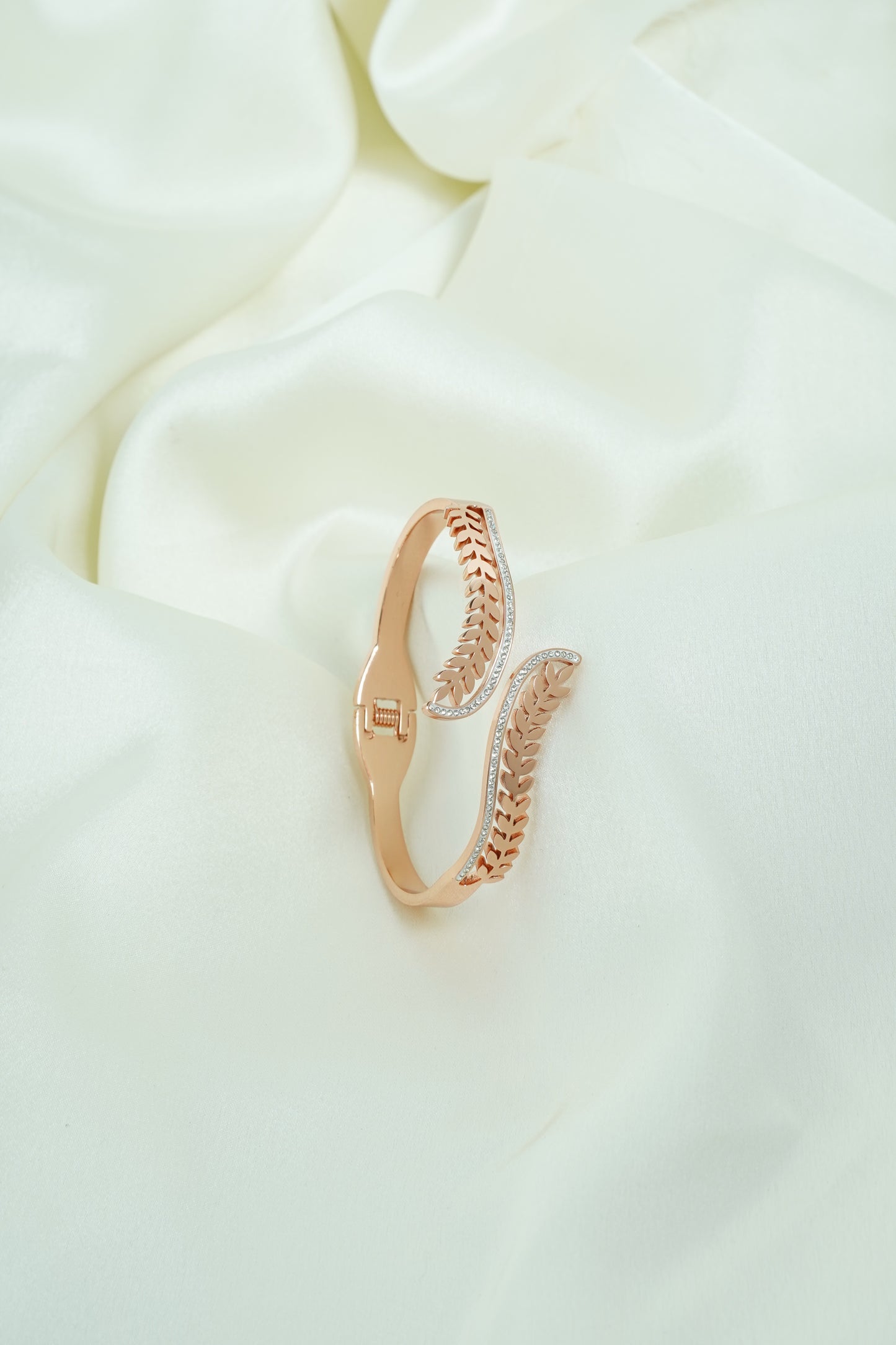 Cross leaf rose gold