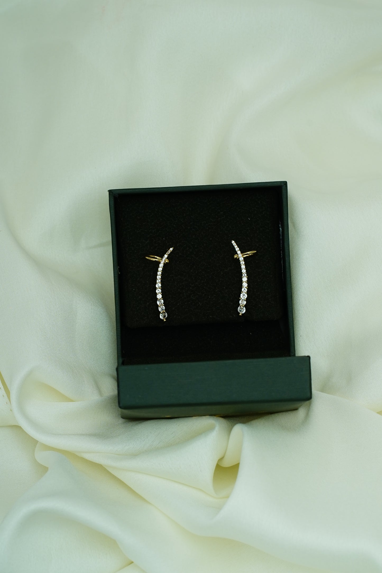 Tiny drops earcuff