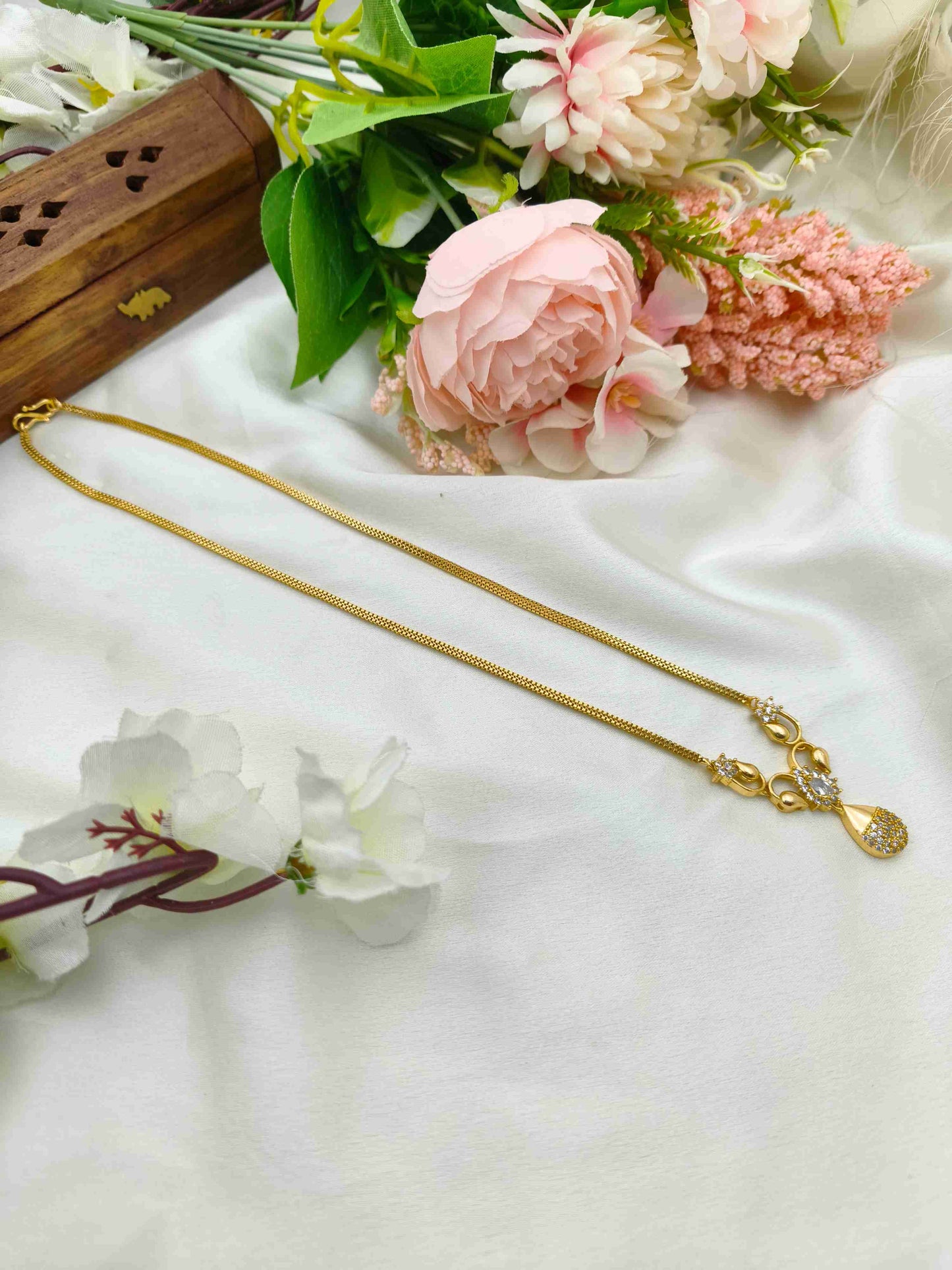 Flora leaf chain