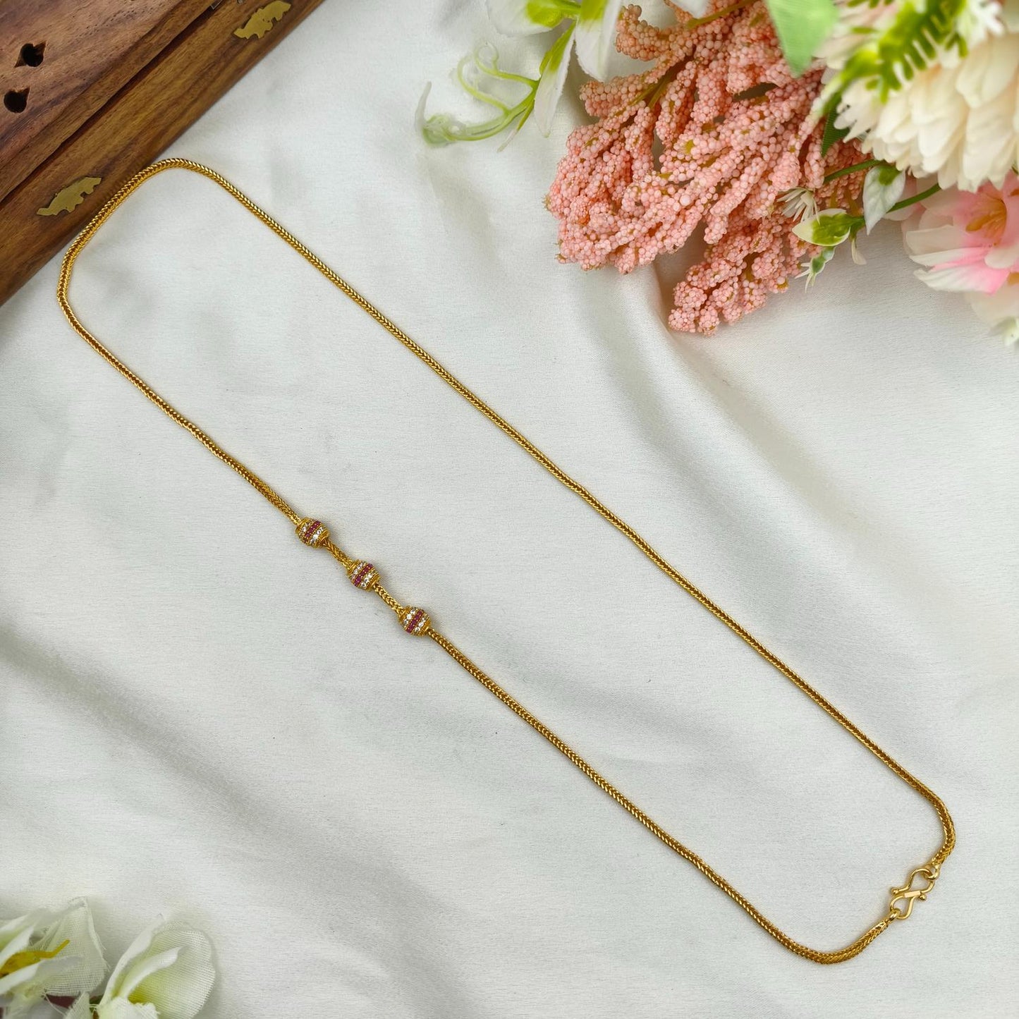 White with red three ball mop chain