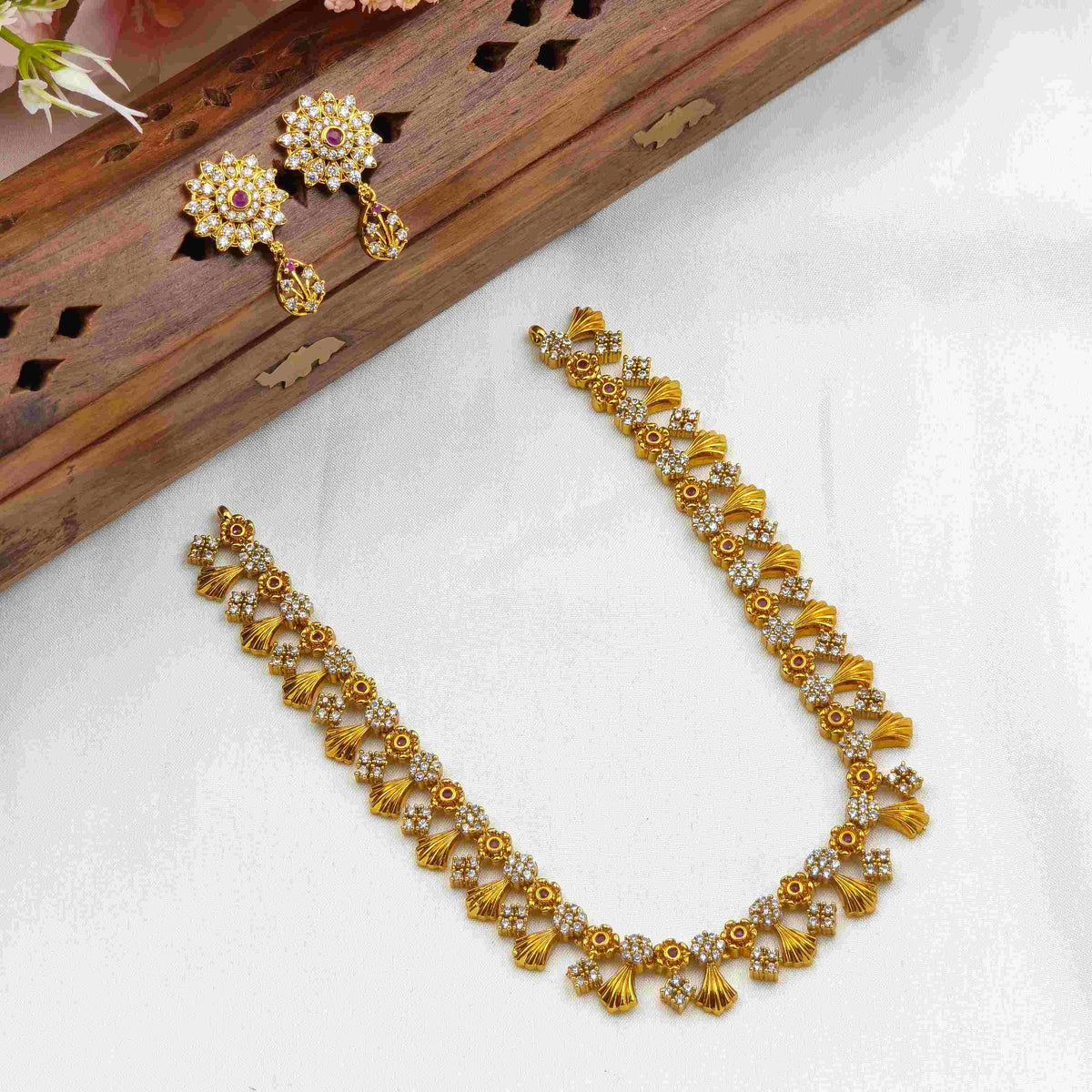 Indhu classic necklace
