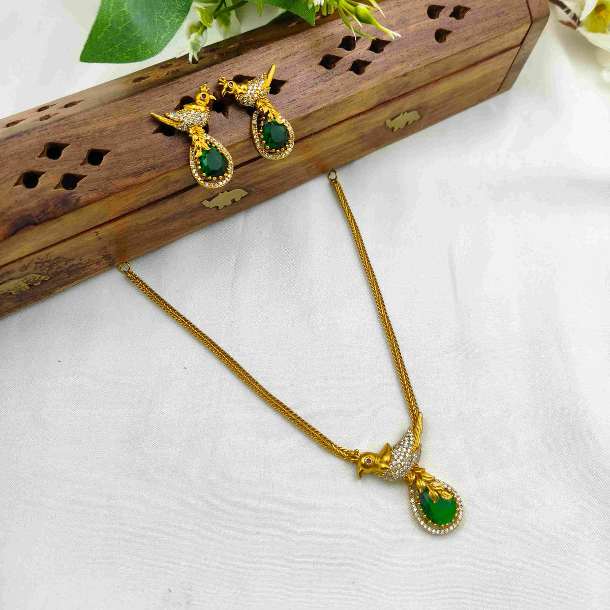 Green Kuruvi necklace