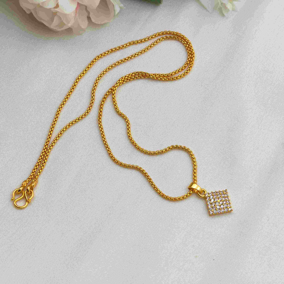 Diamond pendent with chain