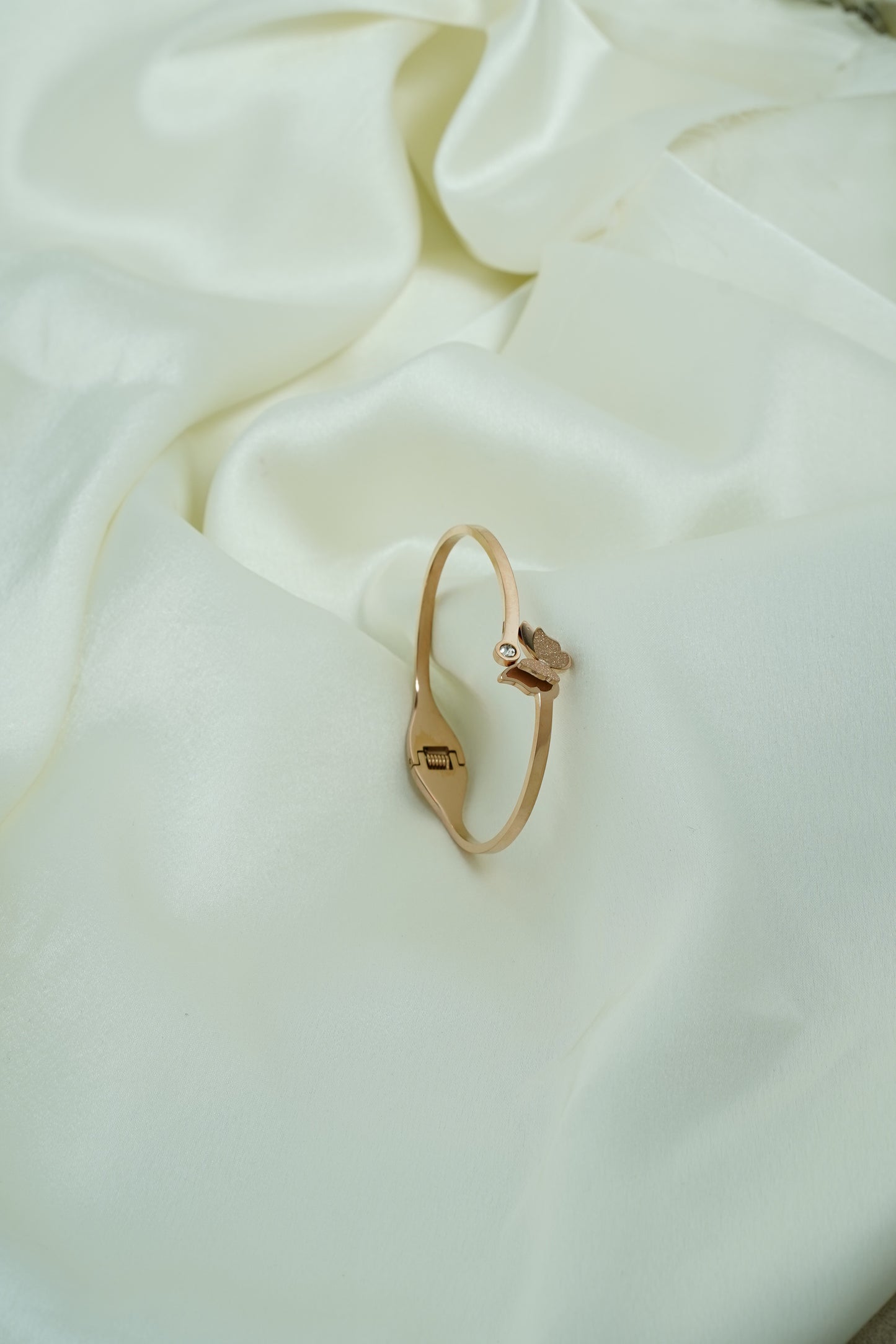 Single stone butterfly rose