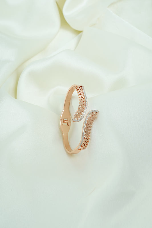 Cross leaf rose gold