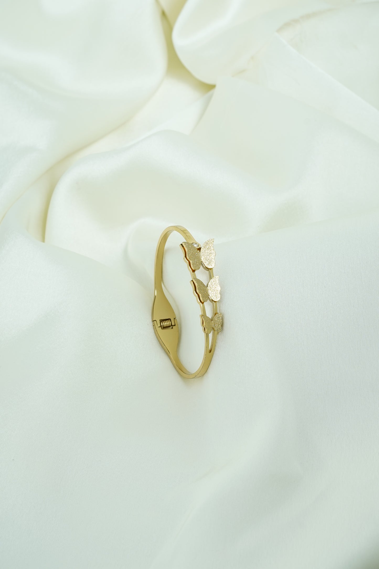 Line butterfly gold