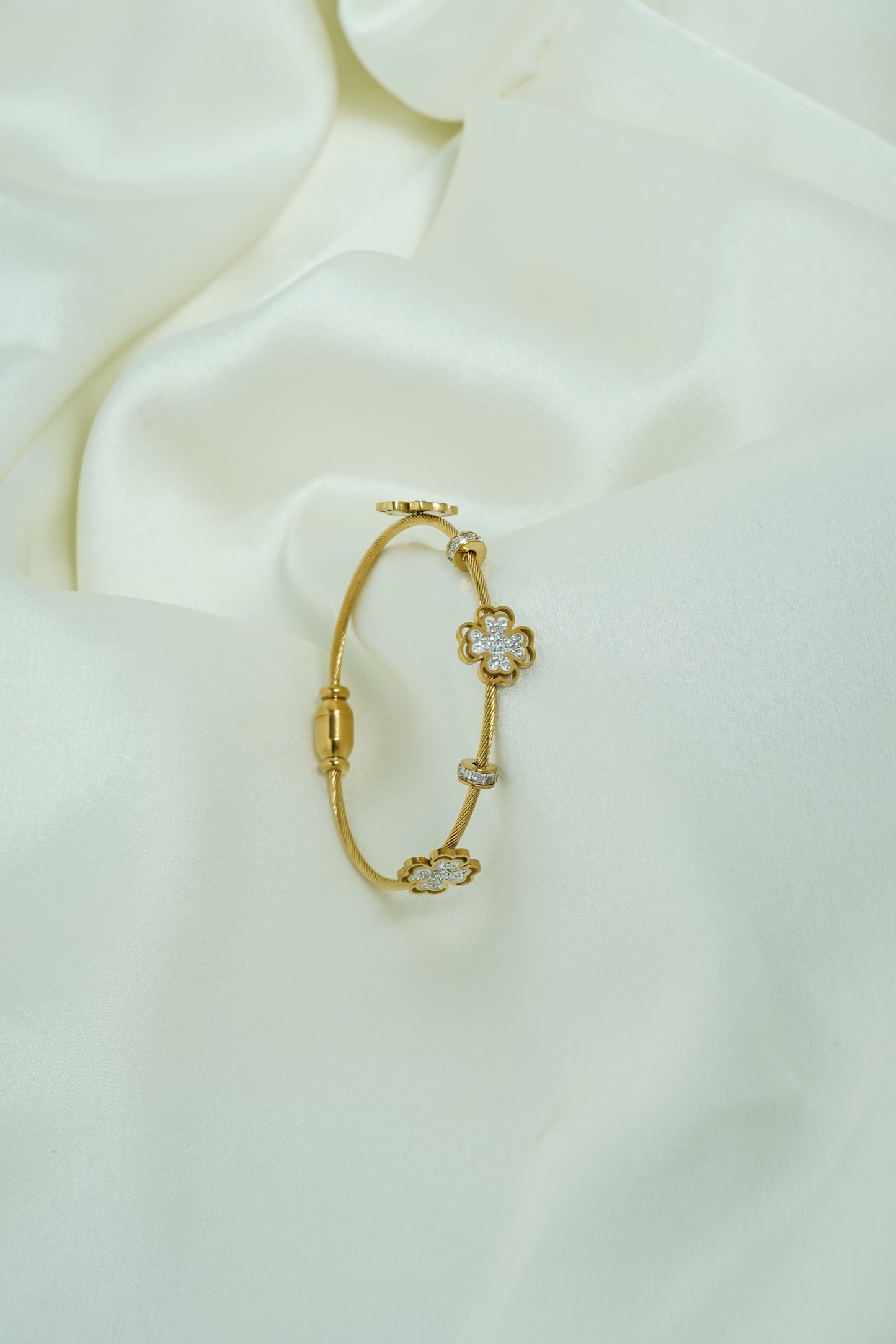 Flower magnet gold