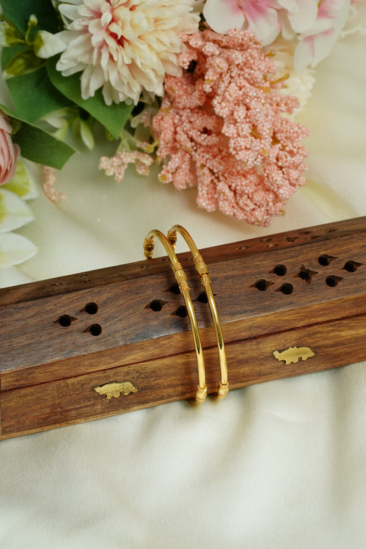 Single line thread bangle