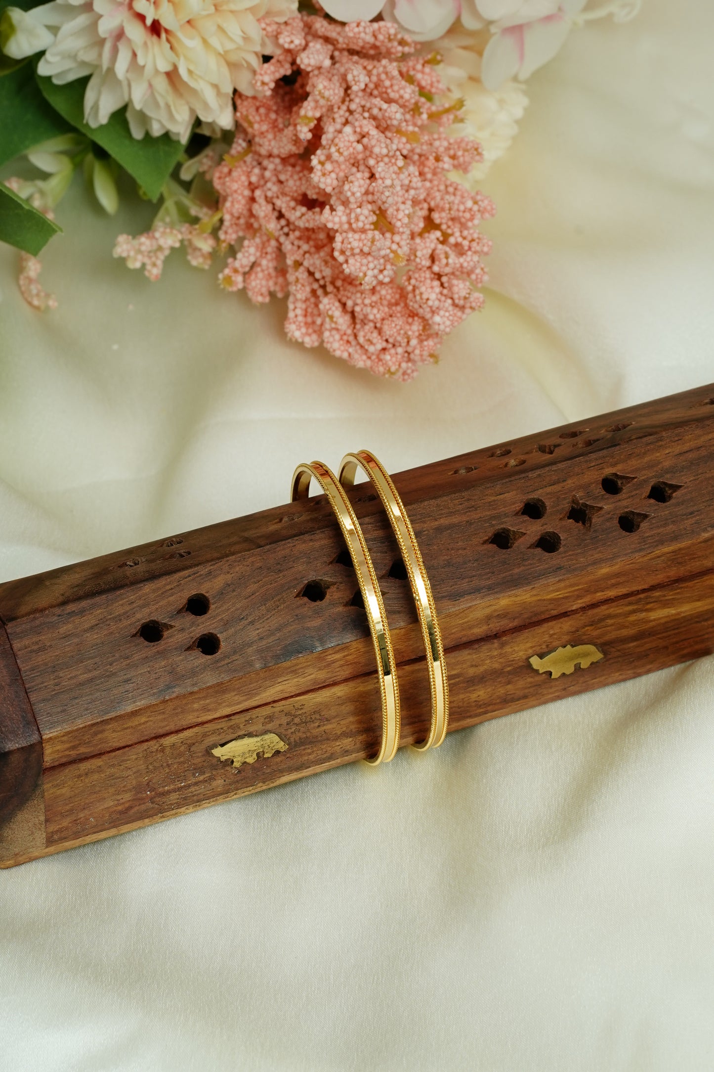 Plain spring bangle