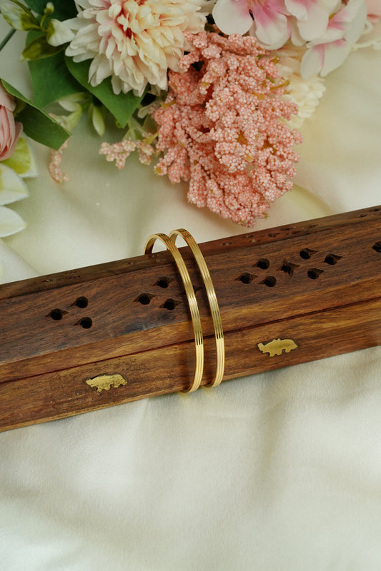 Plain line bangle