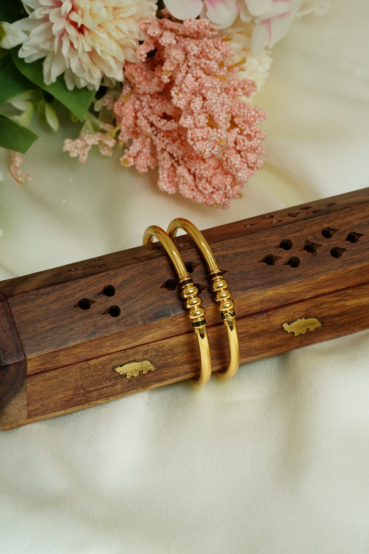 Three ball enamel bangle