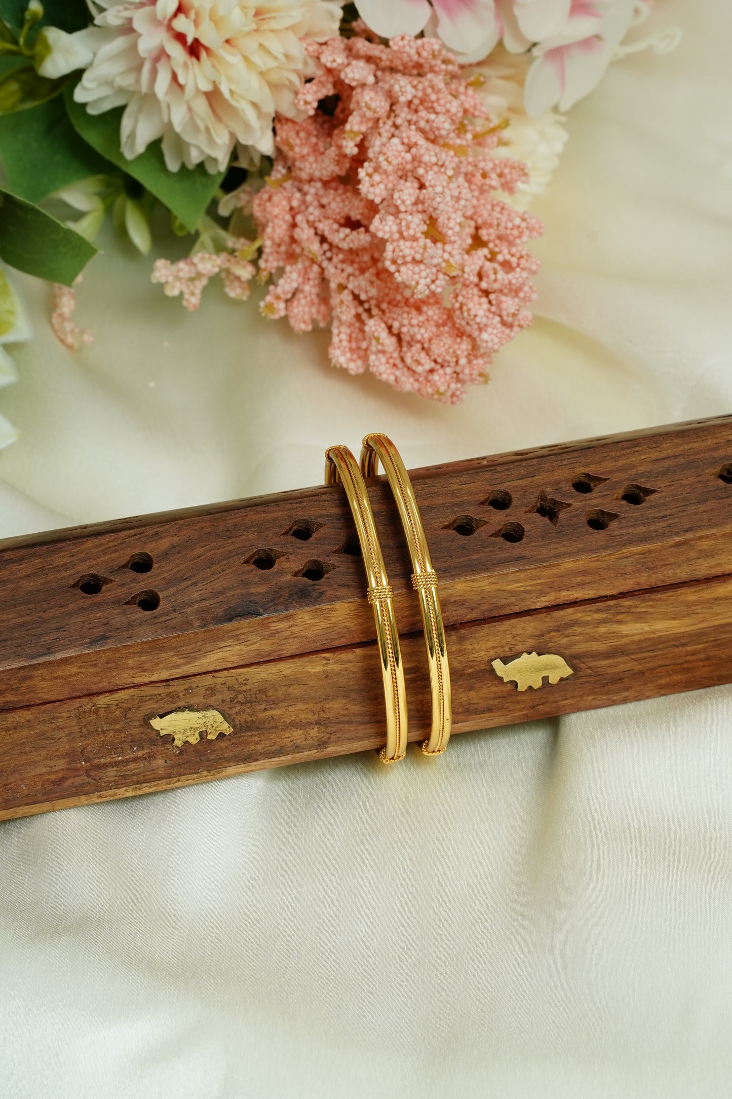 Thread bangle