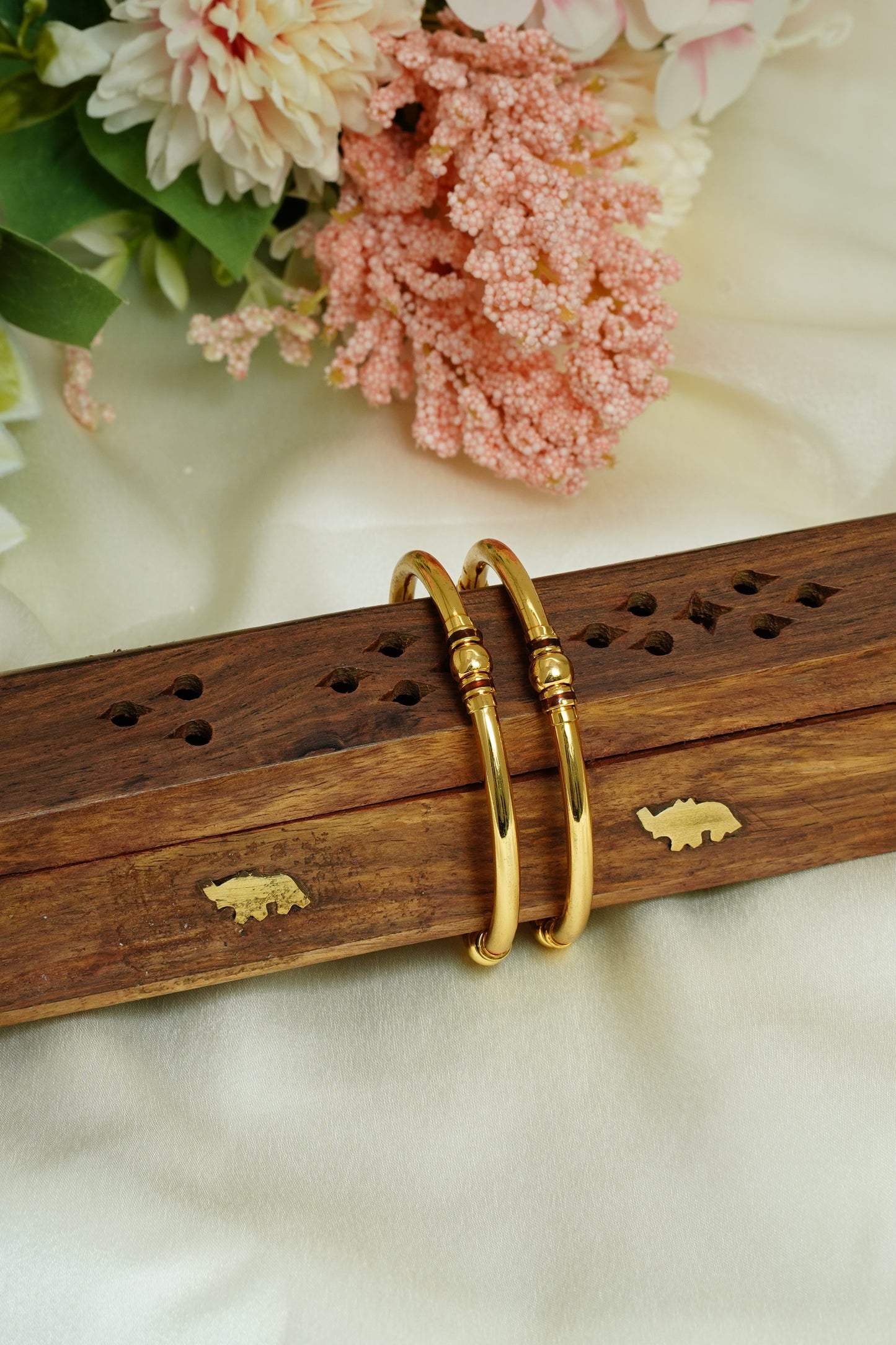 Red enamel ball bangle