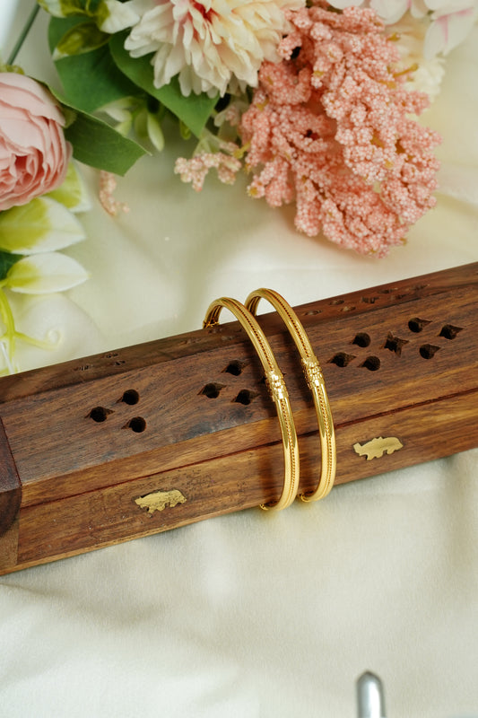 Bold thread bangle