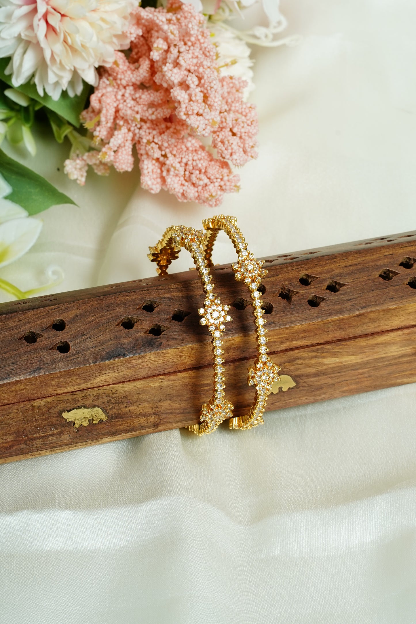 Royal diamond bangle