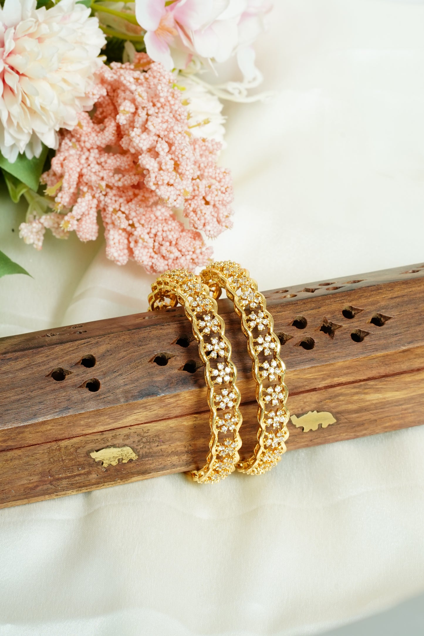 Six stone curve bangle