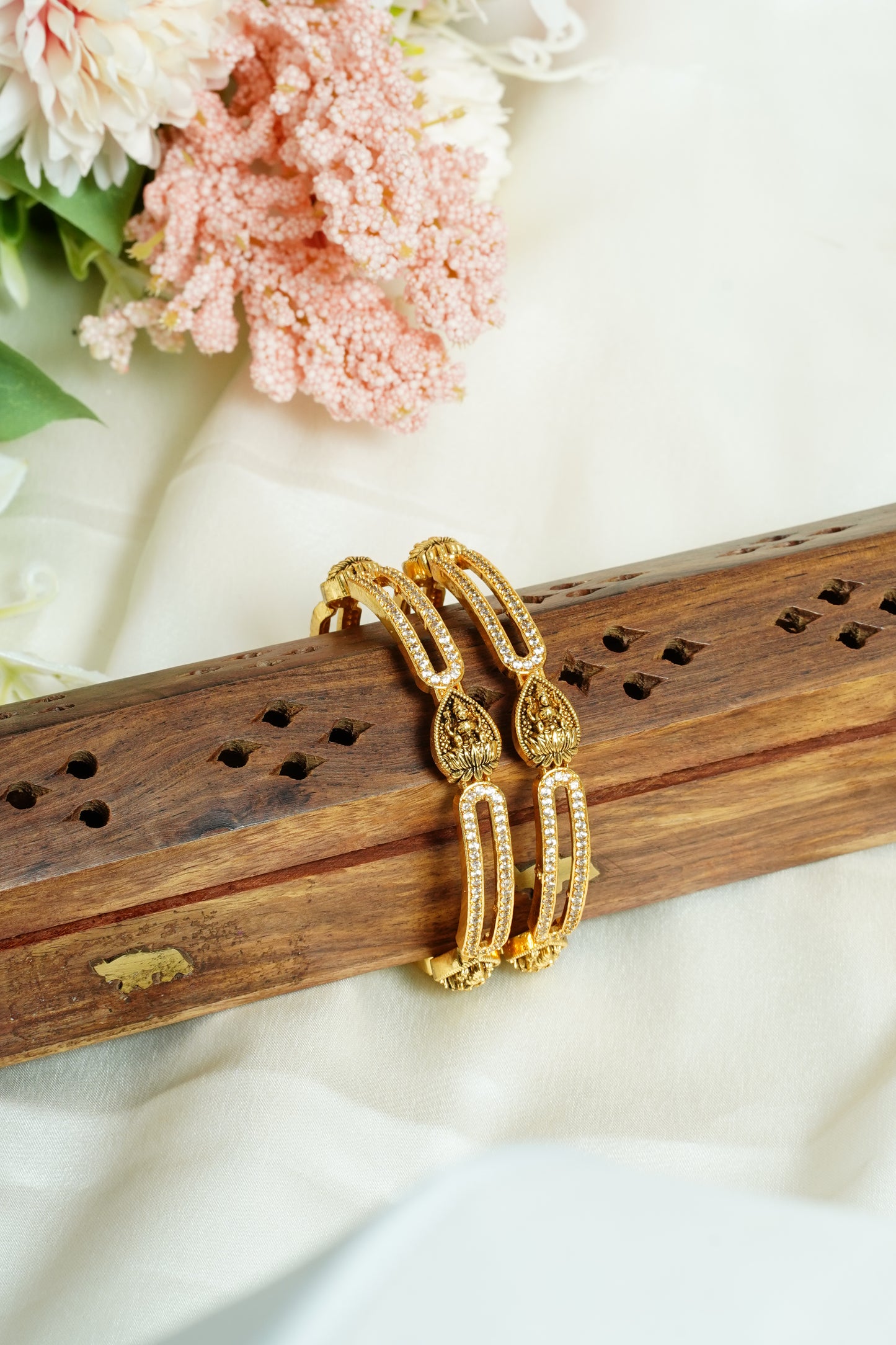Thilagam lakshmi bangle
