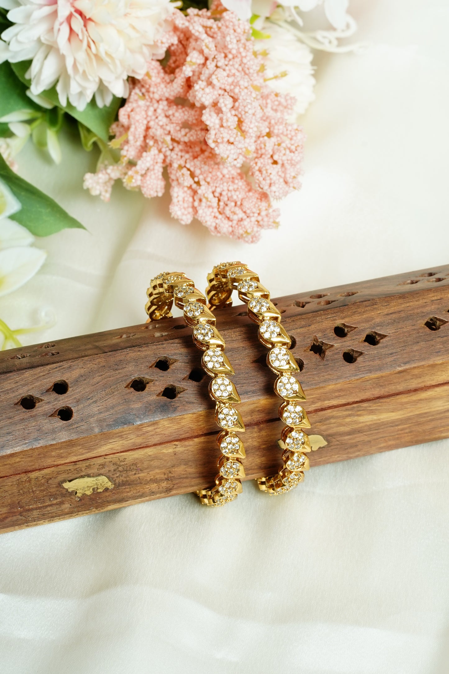 Seven stone leaf bangle