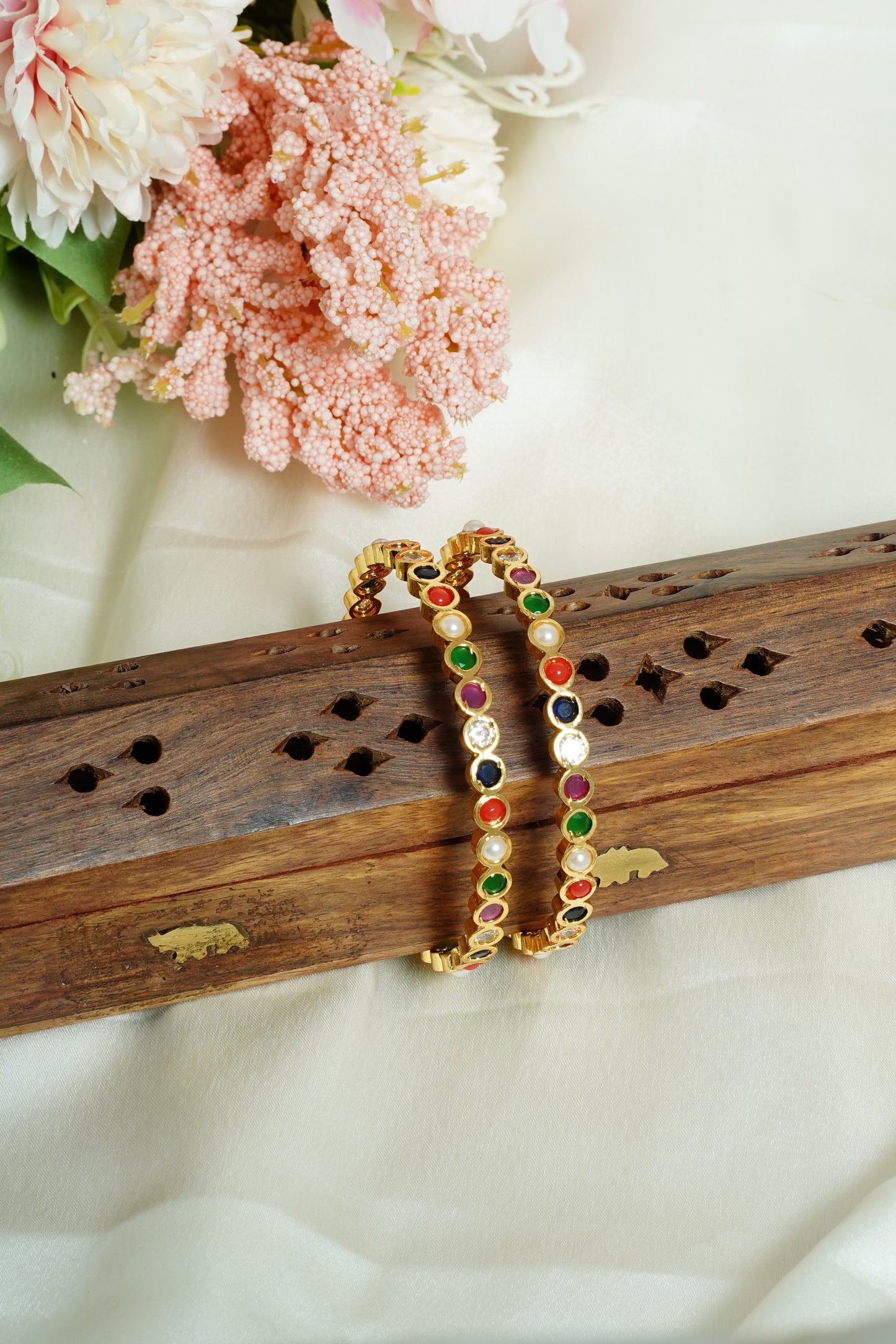 Bold navaratna bangle