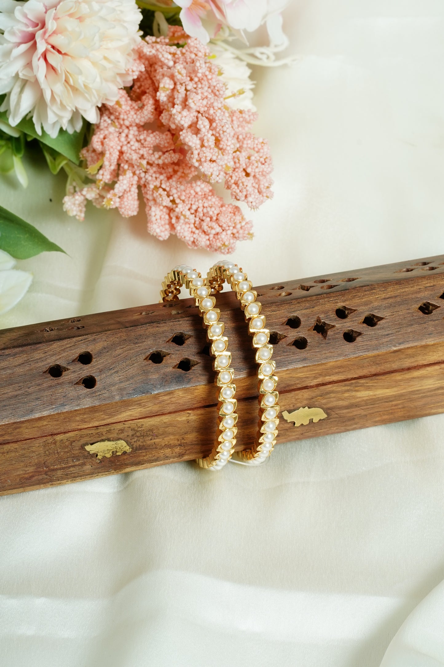 Leaf pearl bangle