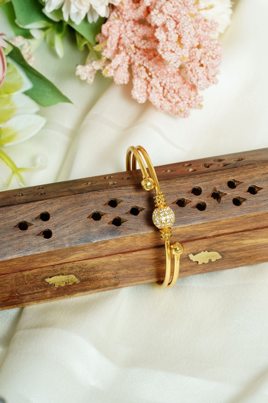 Royal single ball stone bracelet