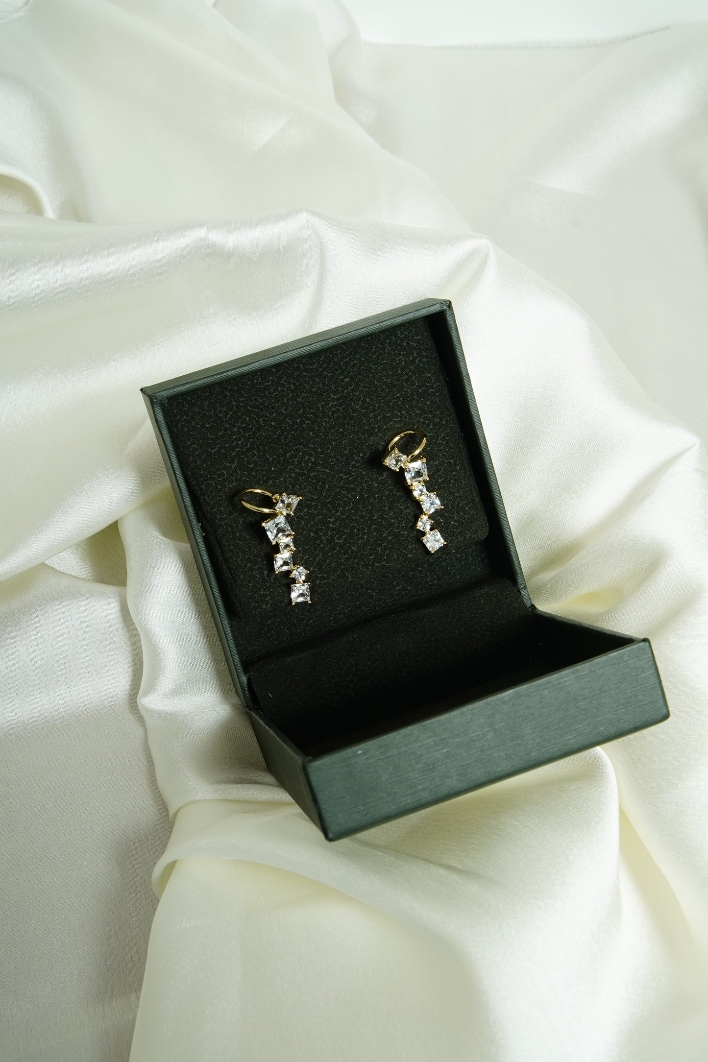 Crystal Arc earcuff