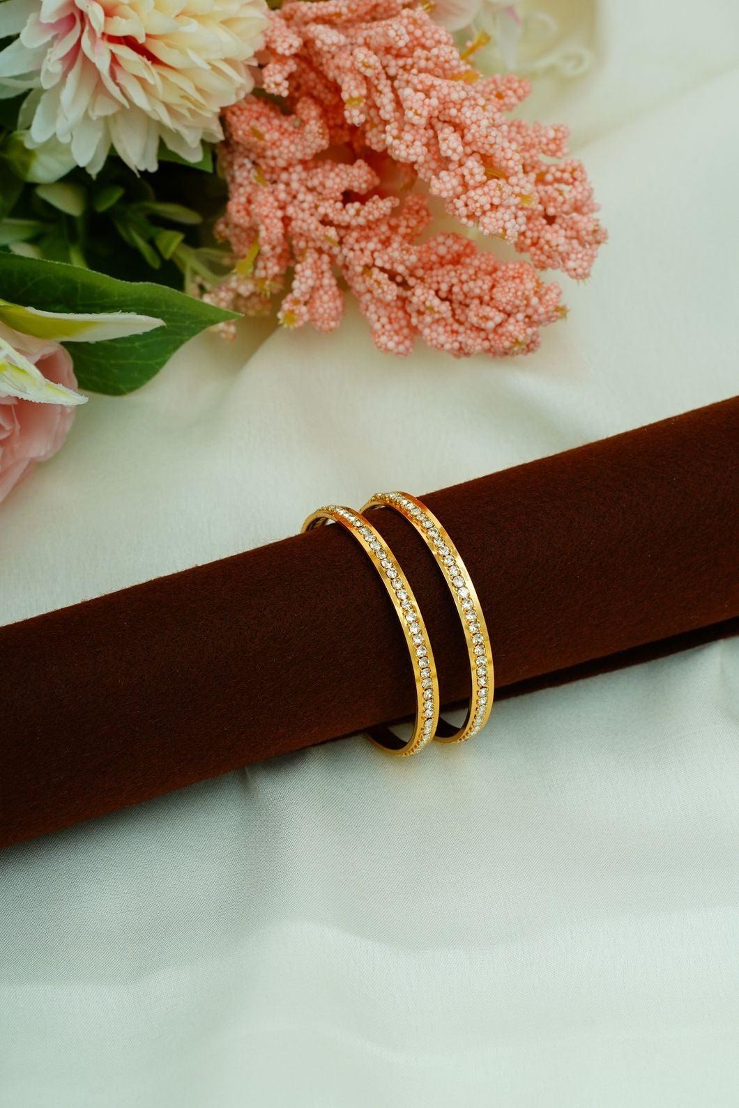 Line stone bangle
