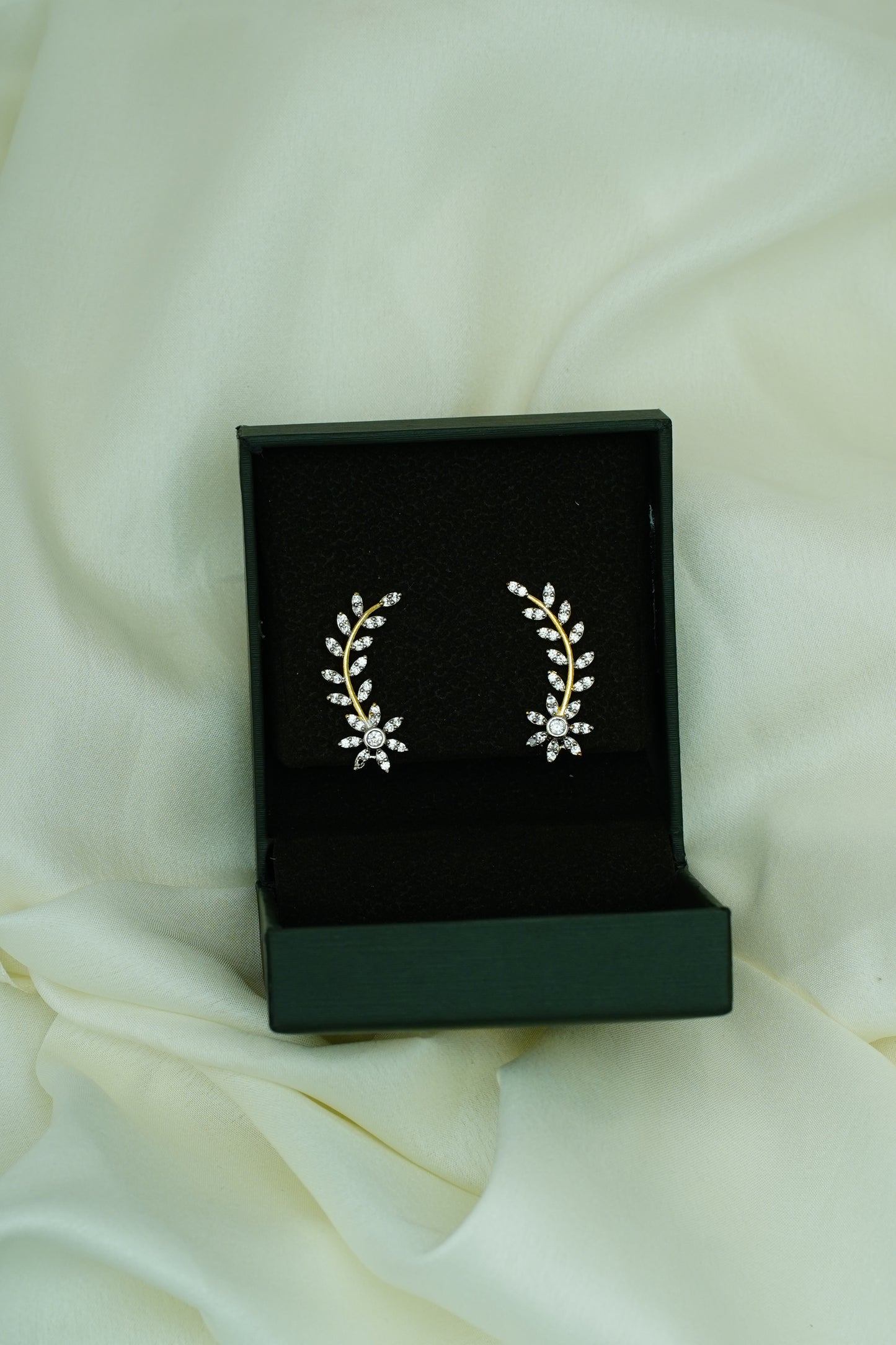 Everyday glam earcuff