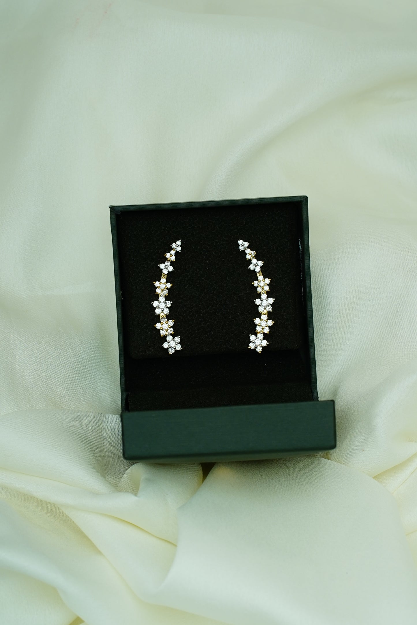 Elegant flower earcuff