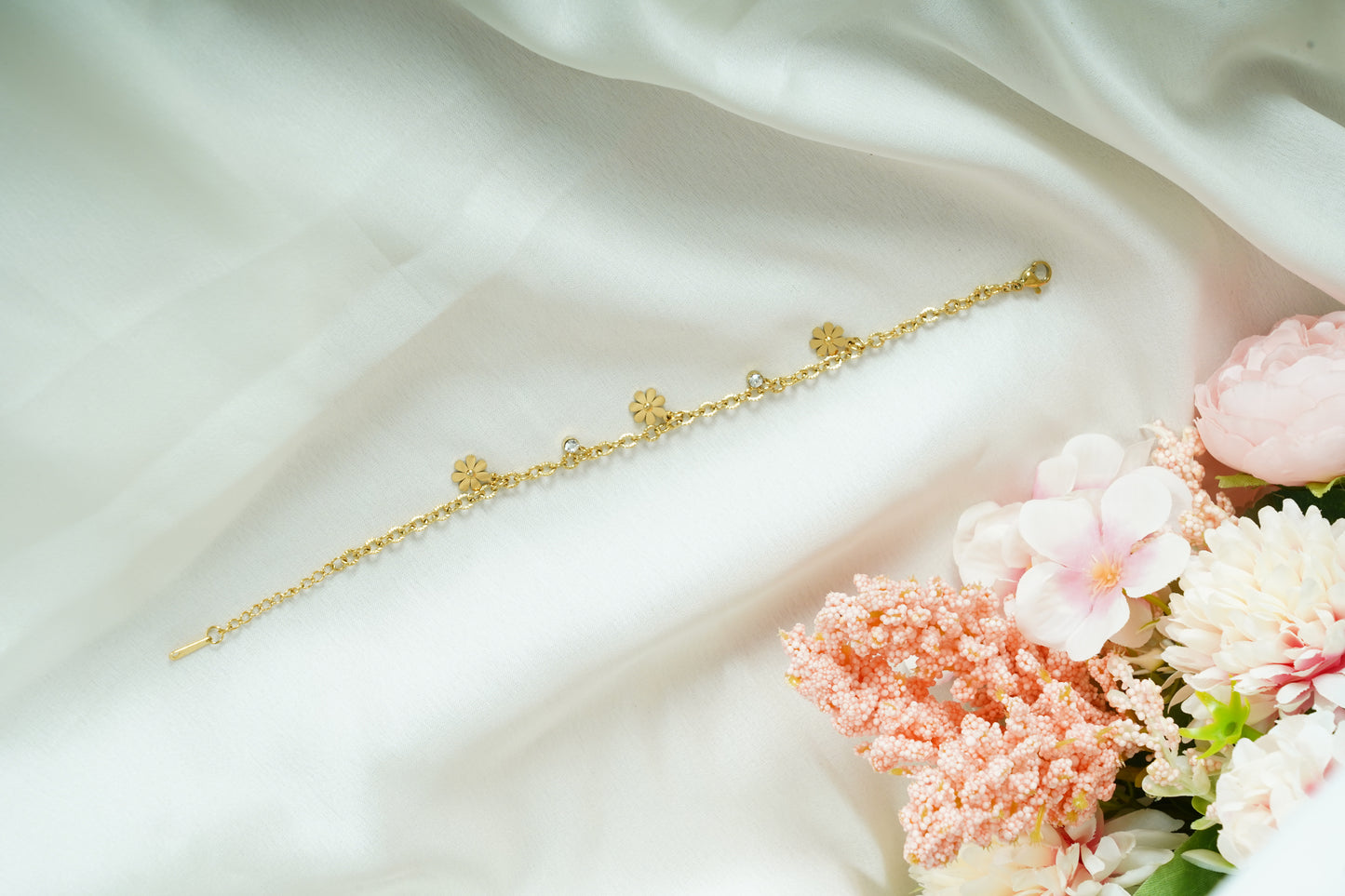 Hanging flower chain bracelets
