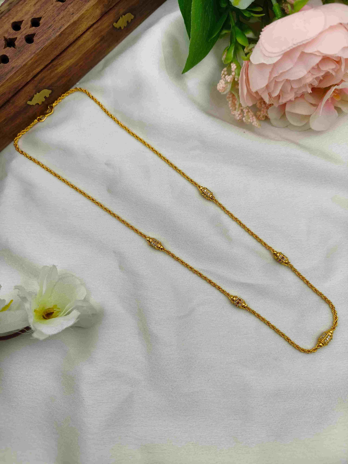 Spiral Chain Rubby with White
