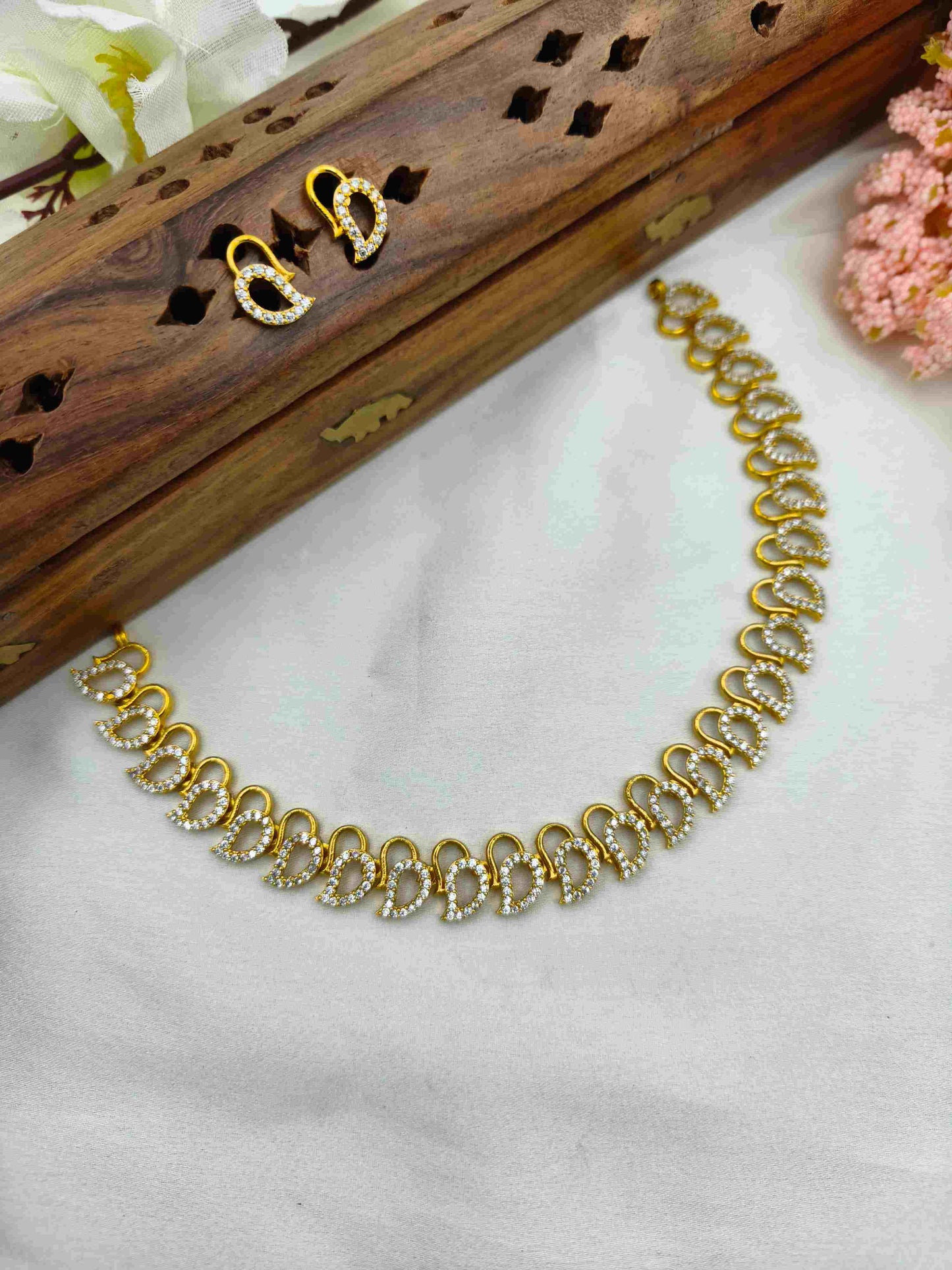 Mango cut diamond necklace