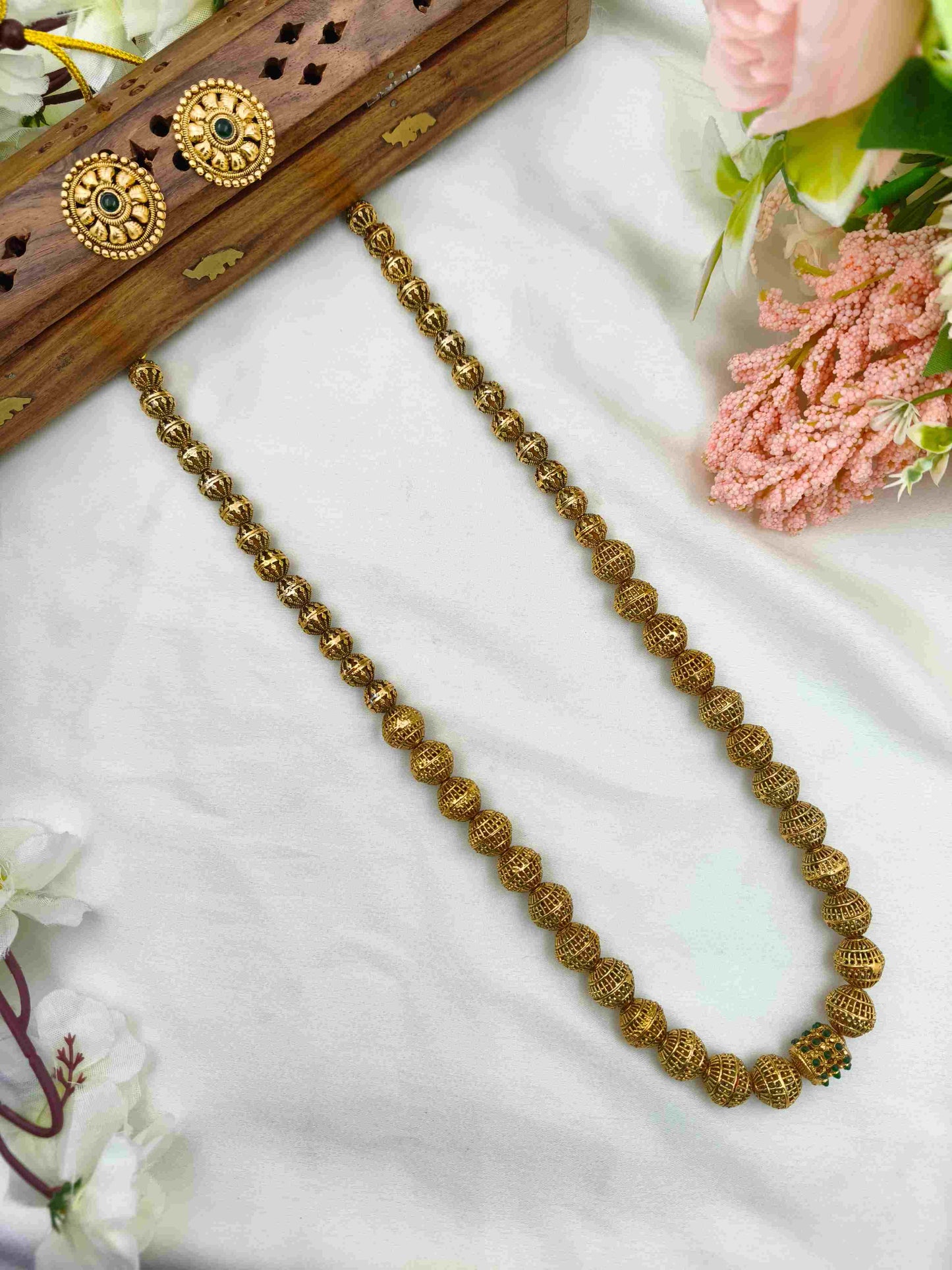 Royal antic ball chain