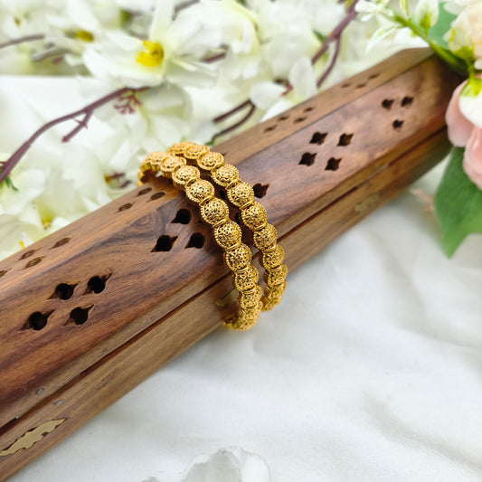 Heritage gold bangle