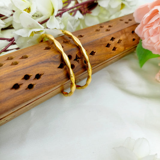 Classic gold look bangle