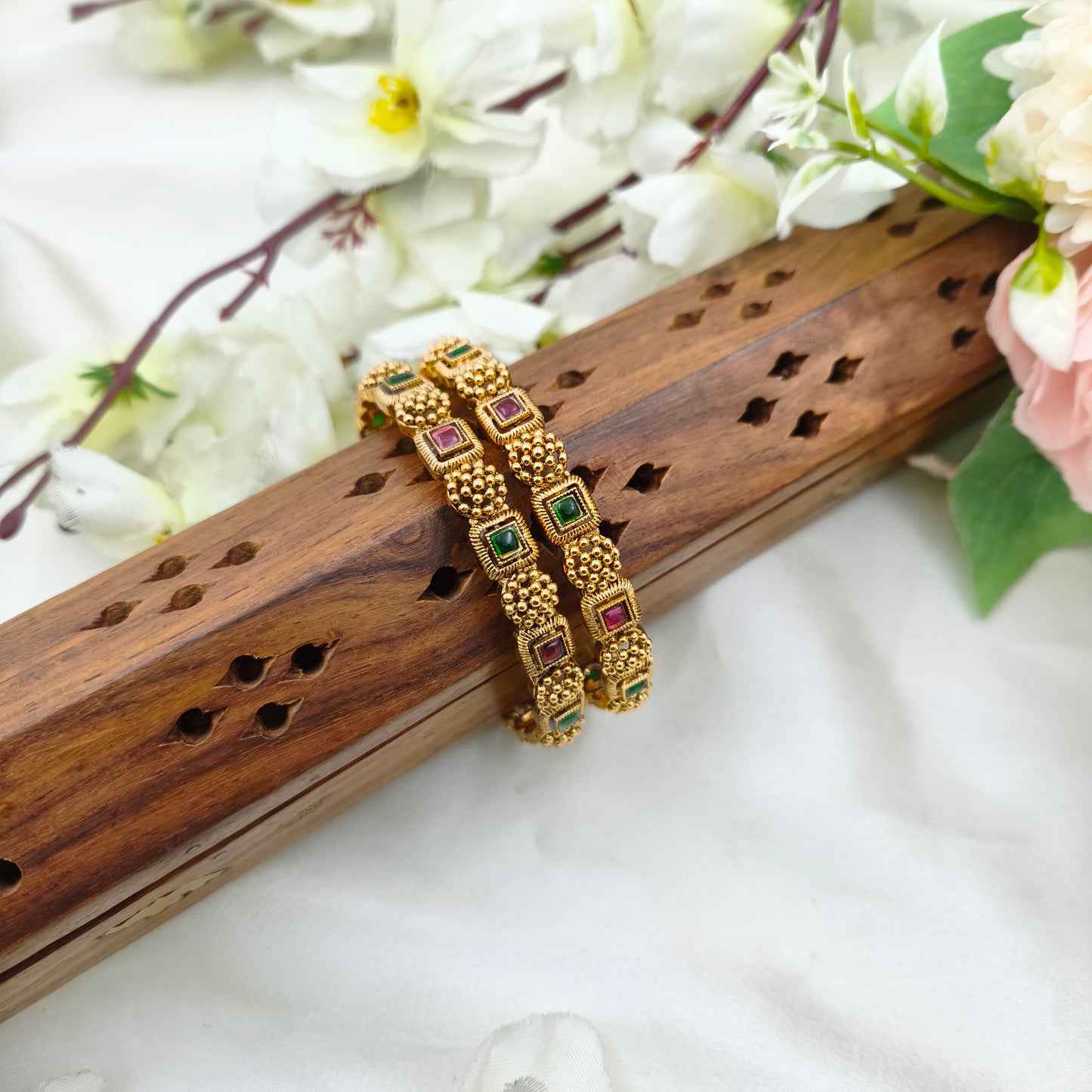 Regal bangle