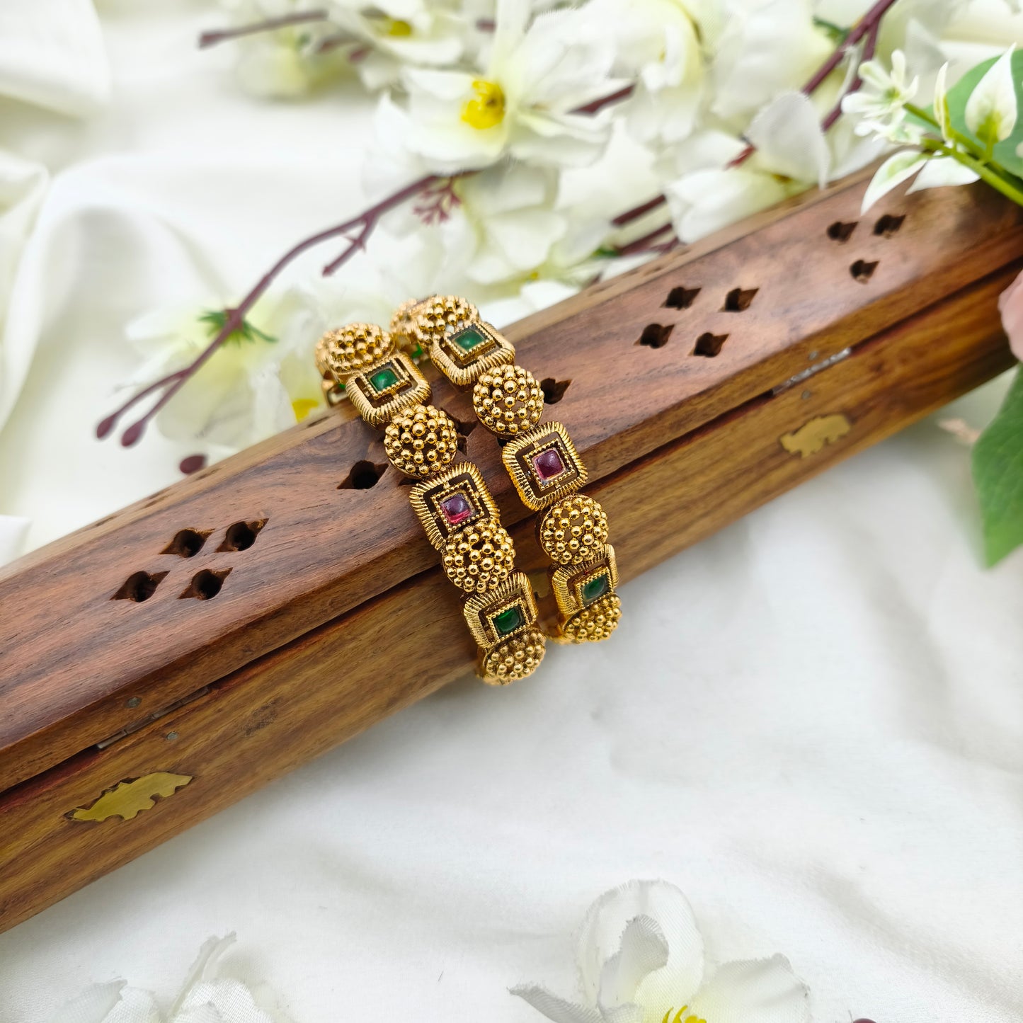 Regal bloom bangle