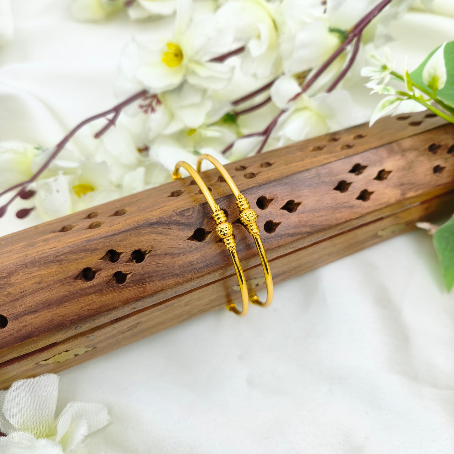 Dot ball bangle