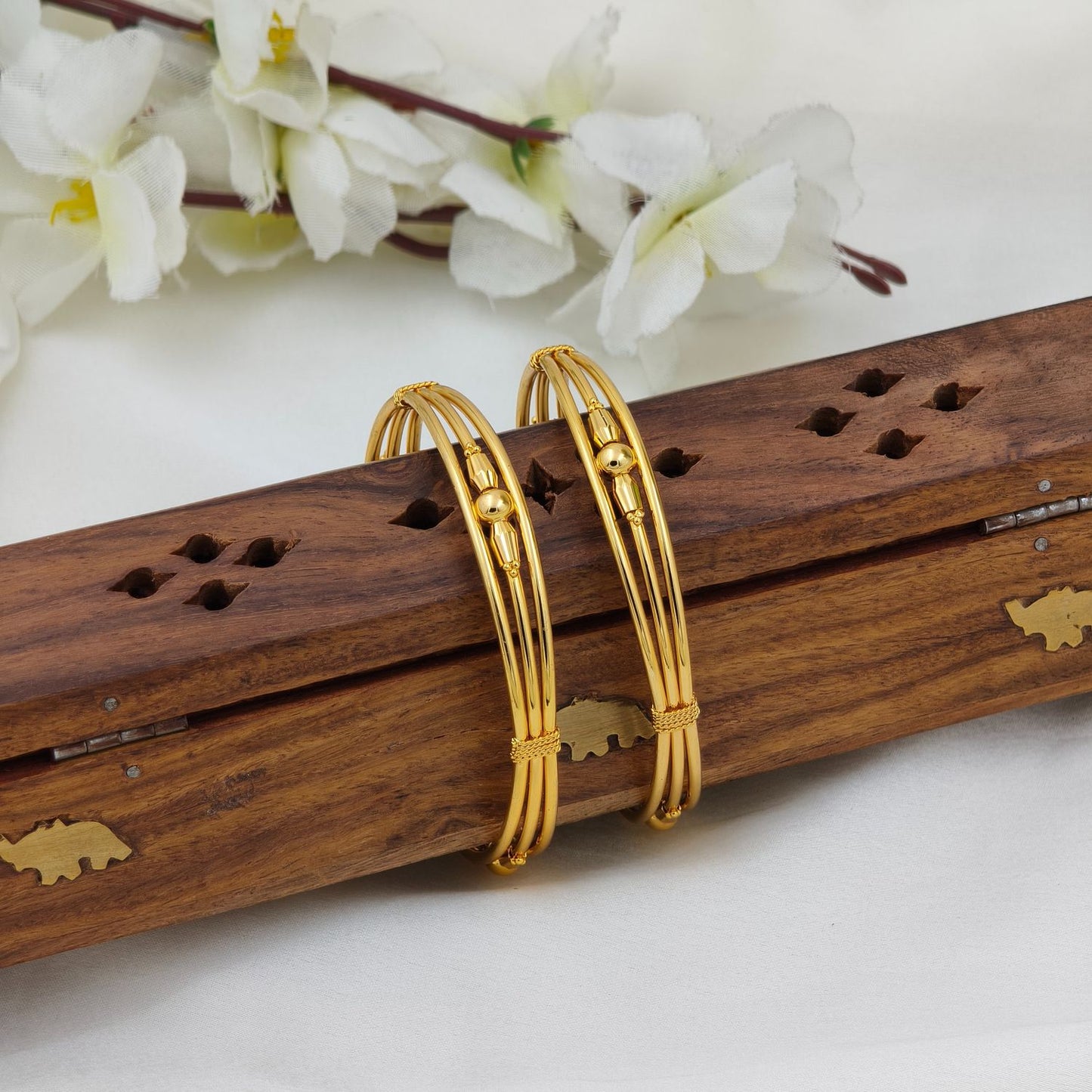 Three layer dot joint bangle