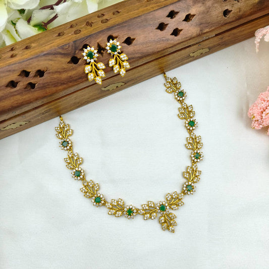 Royal leaf necklace
