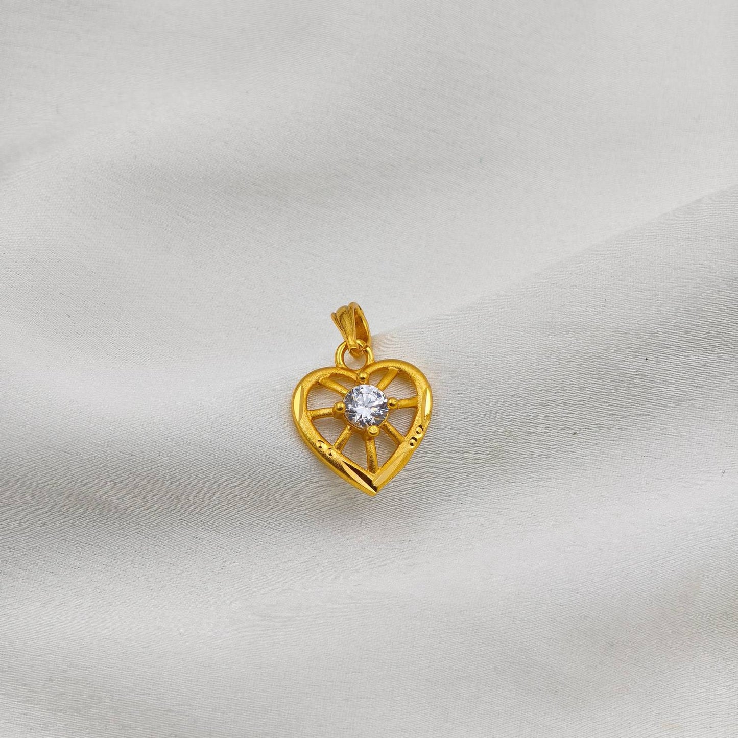 Heart diamond pendant