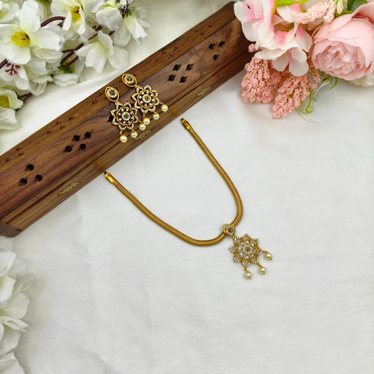 Chic Gold Necklace