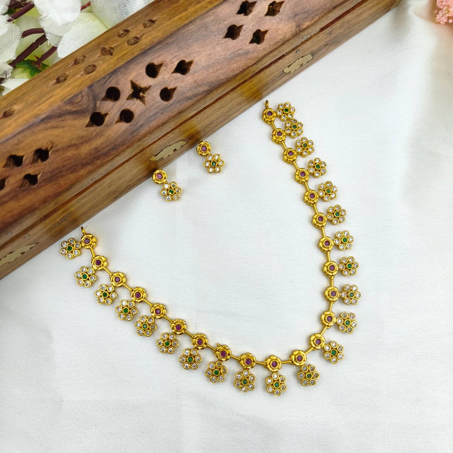 Hanging Royal Flower Necklace