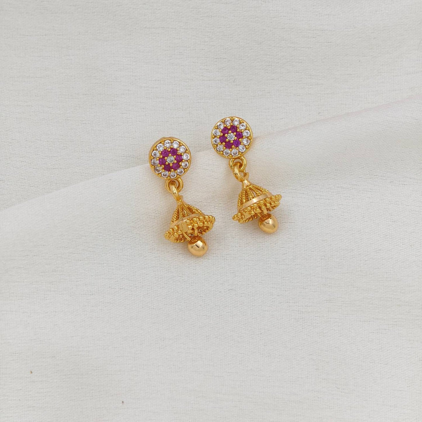 Daisy Shine red with white stud