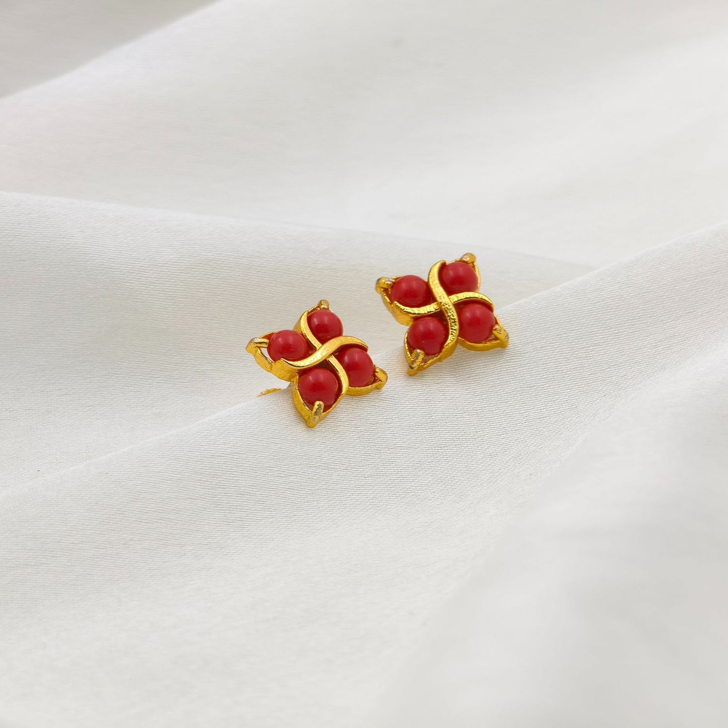 Twist coral stud