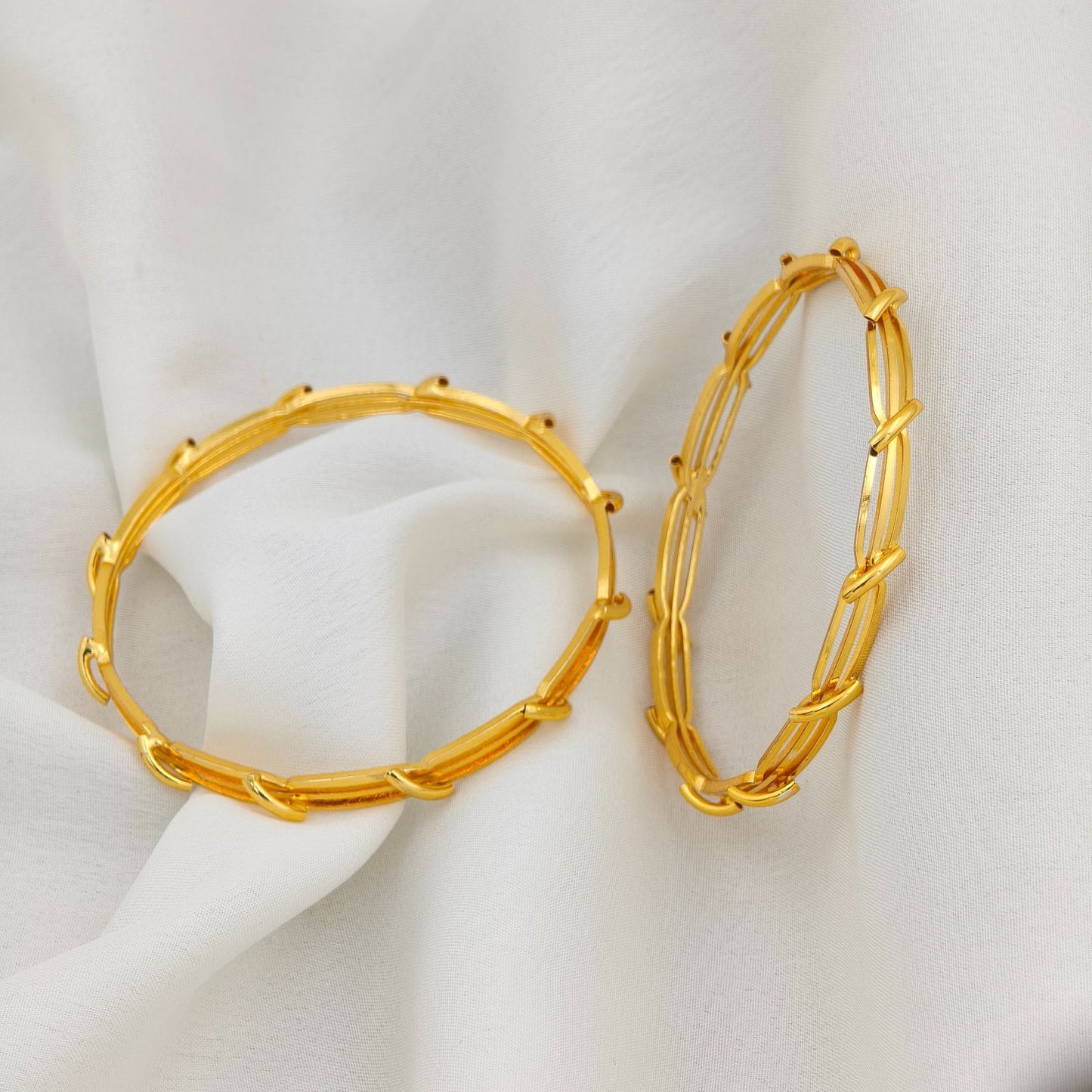 Twist cut gold bangle