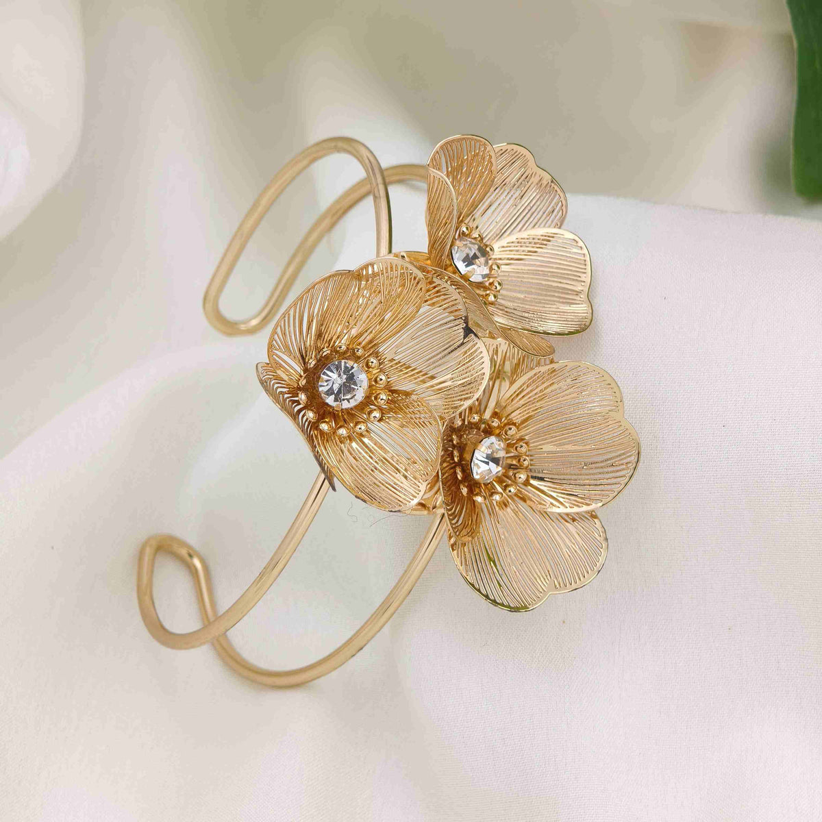 3 golden flower bracelet