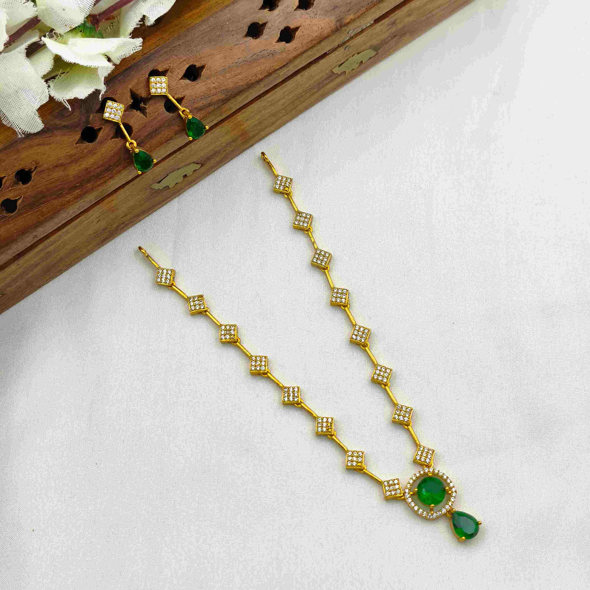 Green stone diamond necklace