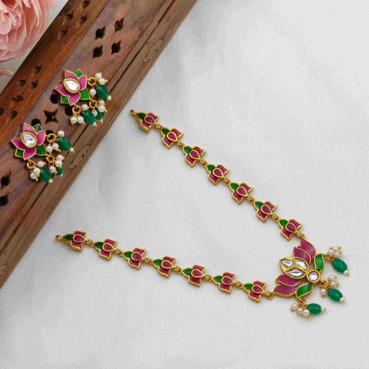 Lotus kemp necklace