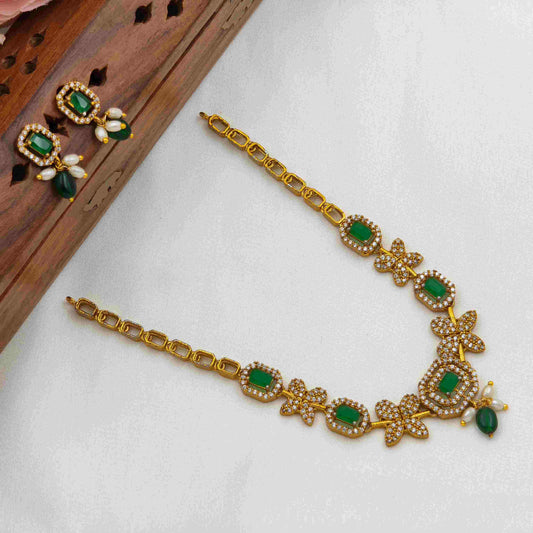 Green sparkling necklace